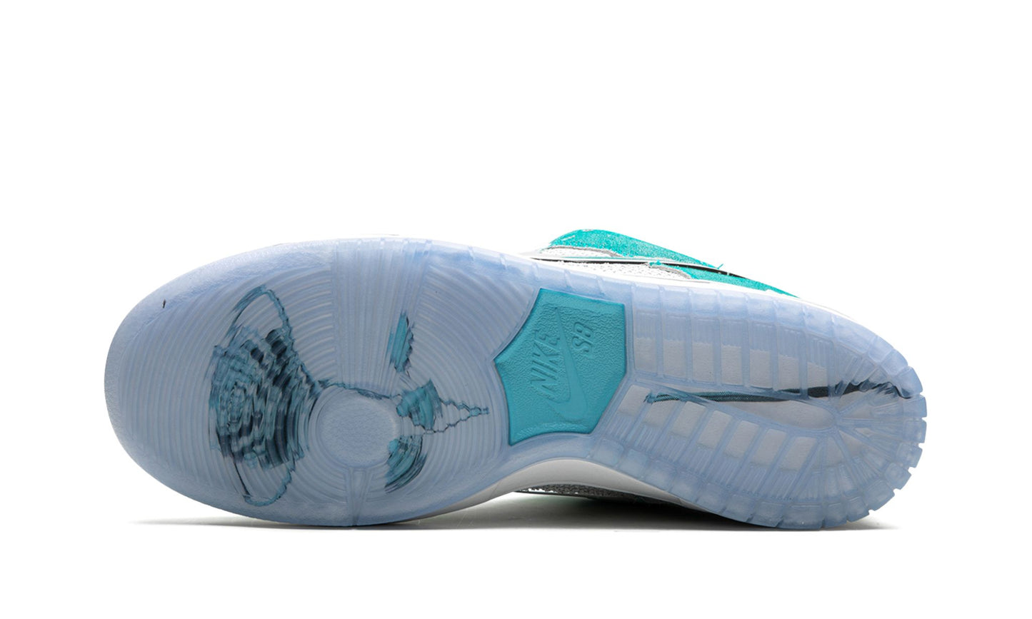 Nike SB Dunk Low April